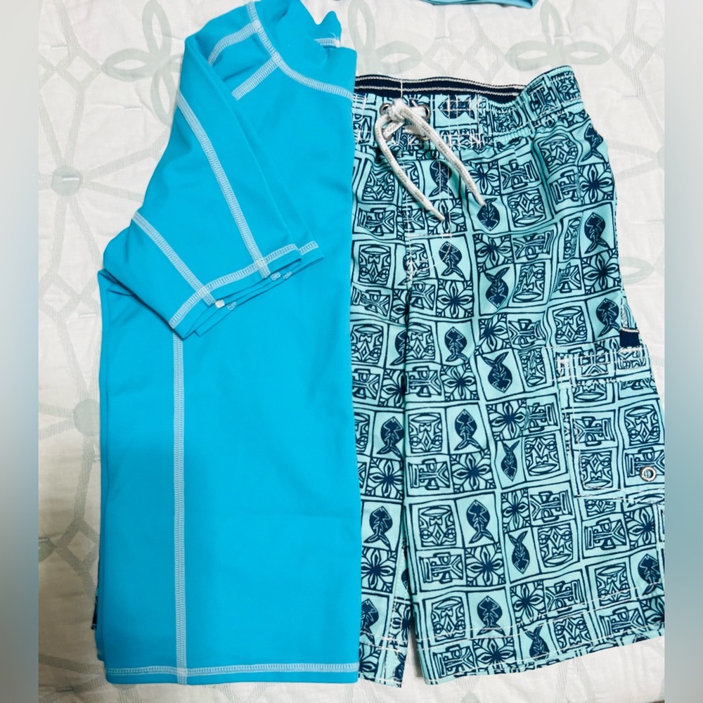 Land’s End Set of Kid’s Aqua Tile Print Swim Trunks & Rash guard shirt Size 5/6